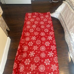 Red Snowflake Patterned blanket